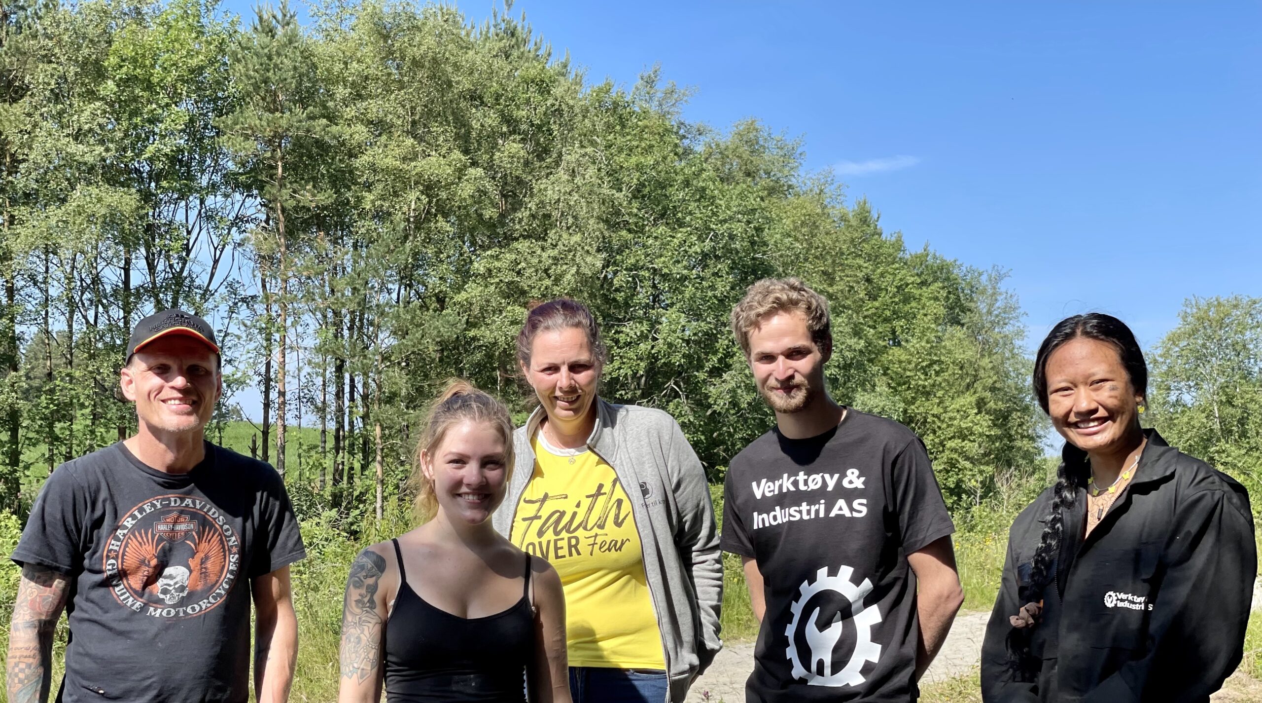 Foto: Steinar, Line, Linda, Mads og Ninnien (fra venstre) hos Fra offer til kriger.